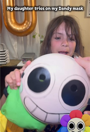 It is actually really hard to see through this mask 😅 #dandysworld #robloxgame #cosplaytiktok @Qwelver @BlushCrunch