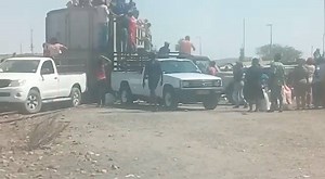Looting pandemonium erupts in Usakos Niel Terblanche Hundreds of looters descended on a special railway car in Usakos and carried away more than 40 tonnes of wheat despite member of the Namibian Police firing several shots in the air to disperse them. The railway car was part of a train carrying loose grains of wheat in bulk from the Walvis Bay harbour to be grounded down at Namib Mills in Windhoek to make flour for bread. According to an eye witness the looters came on foot as well as in vehicl