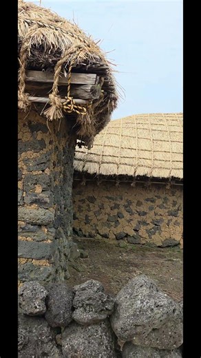 200 year old straw house. #StrawHouse. #ThatchedRoodHouse. #ruralhouse. #villagelife.