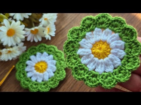 ‼️Super easy and stylish crochet daisy pattern for bag charms, coasters, and keychains 🌼