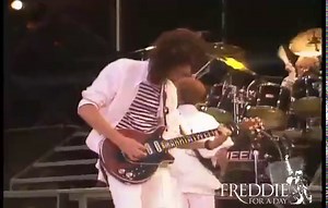 Queen - Live At Wembley Stadium