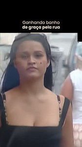 7.6M views · 15K reactions | Quando você não espera... #camerasescondidas #pegadinhas #humor #humorviral #explorar | Vetor Humor | Facebook