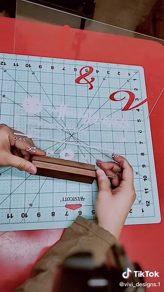 Codigo de Spotify/ Spotify codeAcrilico personalizado con base de madera/ customized acrylic with wood stand. #fyp #fypシ #fy #cricut #cricutprojects #cricuttutorials #cricutespañol #spotyfy #spotifycodes #valentinesday #amoryamistad