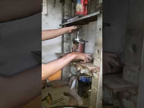 Motorcycle connecting rod pin remover