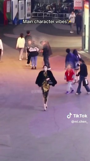 Chinese Girl Street Fashion: Model Walks with Style