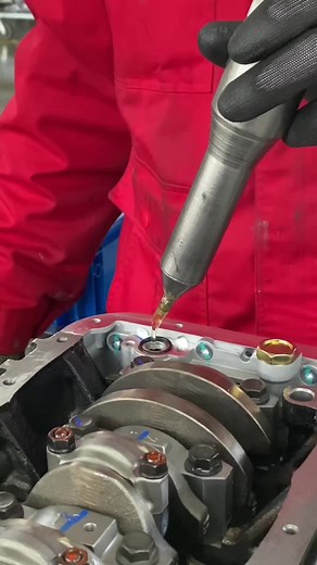 Lubricating Oil Pump Pre-Fill in Engine Production