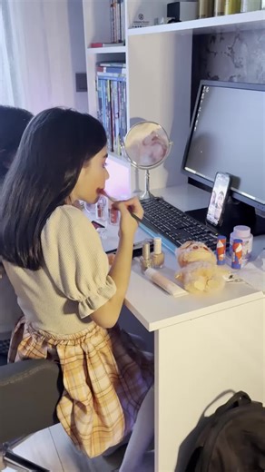 Experience what's it like to be famous with Famefy! | famefy