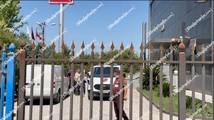 Fier/ Policia dhe Tatimet aksion të befasishëm te zyrat qendrore të kompanisë ‘Bankers’! Shkak dyshohet borxhi që i ka shtetit - Shqiptarja.com