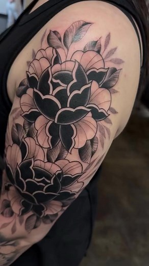 This blackwork peony is from a recent piece I loved to do!! What’s your favorite flower or tattoo style? Message me to book! #Christiantattooartist #Christianartist #peonytattoo #weatherfordtx #weatherfordtattoo #dwftattoos | Brianna Love