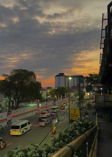 Akon Beautiful: Lyrics Translation and Meaning