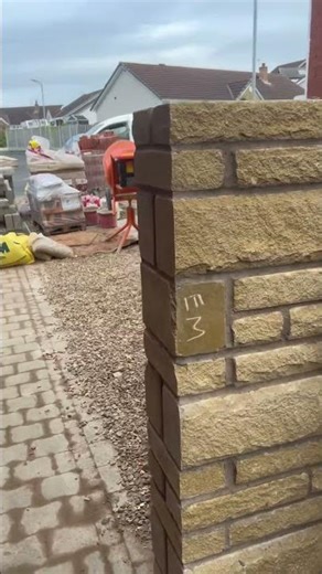 Have you ever seen a wall built like this!? #traditionalbuildings #construction ‘#diy