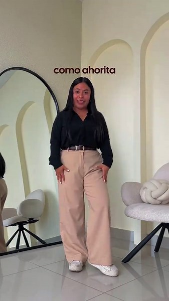 Petite 1.42m🤎 Encontramos su outfit perfecto, sin ajustes y a la primera🥹 Su outfit: ✨Pantalón Linda Beige - M Extra Petite ✨Blusa Inés - XS #marcapetite #petitestyle #retopetite #petite #petitefashion