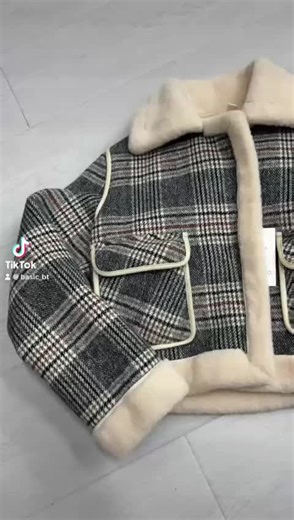 Thick checkered jackets with fur. Fits 35-58 kgs.