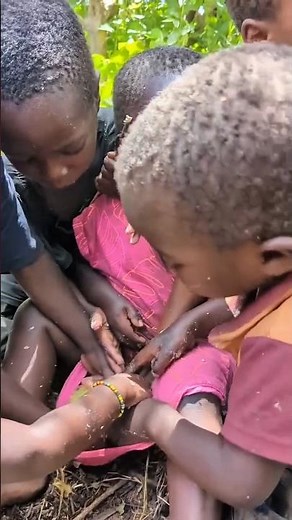 “Little Girl Crying While Kids Fight Over Food 😢💔”#EmotionalMoment 😢 #RealLifeStory #KidsLife