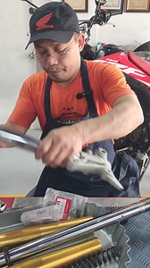 9K views · 205 reactions | Assymble /installation fork oil seal & FORK FLUID CAPACITY / LEVEL CRF150L #tutorial #infomative #infomative #allfollowers | Alberto Mantong Alabar | Facebook