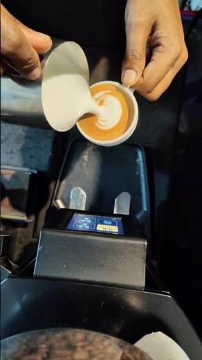 Cortato latteart 🌿 🦢🍵#latteart #coffeelatteart #coffee #espressoyourself #barista #food #coffeegirl