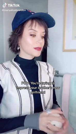 Hit my music... it’s time for vampire baseball 😏 #alicecullen #twilight #fyp #baseballisback #AirpodsJUMP