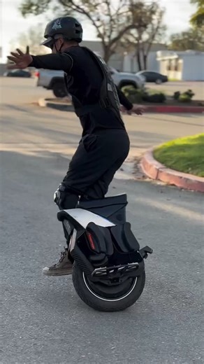 One foot down, control fully unlocked. Spinning clean circles on the V12S shows how balance, precision, and confidence come together. 📸: @evoltwheels #electricunicycle #RideSmart #inmotionv12s | Inmotion Global