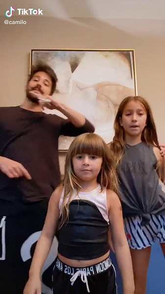 Mini tatuajitos secretos... hahahaha casi se cae Salo!