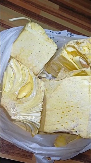 പഴുത്തതും പച്ചയും with pork🏡 ✈️ 🇦🇪#importing #2k26 #jackfruitlovers #porklovers #uae #thrissurkari