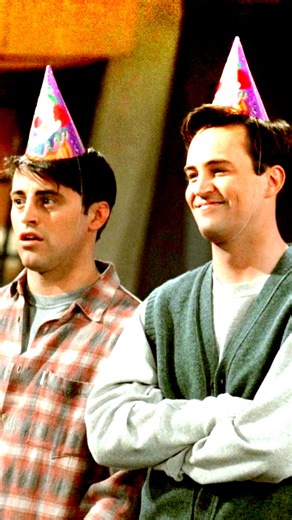 Matteney’s Version 🦋 on Instagram: "#CHANOEY ft. this trend ❤️‍🩹 scp- @sayonaraaascp ib- many. [ CHANOEY, CHANDLER BING, JOEY TRIBBIANI, MATTHEW PERRY, MATT LEBLANC, FRIENDS ] #friends #centralperk #chandlerbing #joeytribbiani #chanoey #chanoeyedit #matthewperry #mattleblanc #explore"