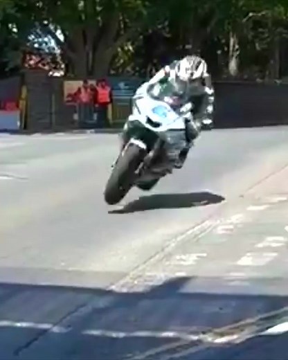 Isle Of Man TT 2023 😳 Flying Through St.Ninians 🚀 2 Wheels Off The Ground ⚠️ 🎥Like Davey 🤘🏼😝🤘🏼 #TTRaceFans 🏁🇮🇲🏁 | Isle Of Man TT Race Fans