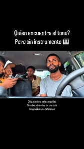 El oído absoluto o perfect pitch es la capacidad de identificar o producir una nota musical sin necesidad de una referencia previa. Por ejemplo, una persona con oído absoluto puede escuchar el sonido de un timbre o una bocina y decir que está en un La o un Do sin compararlo con otro tono. También puede cantar una nota solicitada, como un Fa#, directamente y sin ayuda de un instrumento. #Música #PerfectPitch #OídoAbsoluto #EducaciónMusical #TeoríaMusical #AprenderMúsica #EntrenamientoAuditivo #Ta