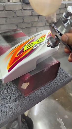 Honda EX5 Dream Silver Stripe Repainting Process