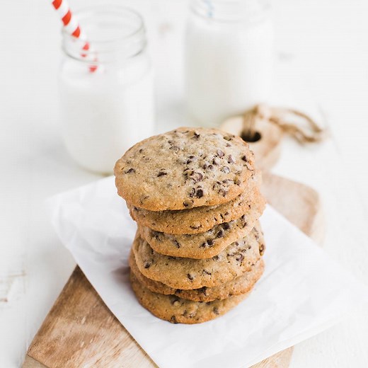 Got a craving for cookies and 30 minutes to spare? Try these 5 Ingredient Chocolate Chip Cookies! Easy to make and delicious with a glass of milk, these classic cookies are a perfect treat. Recipe-->http://bit.ly/2Jl9HET | Bob's Red Mill Natural Foods