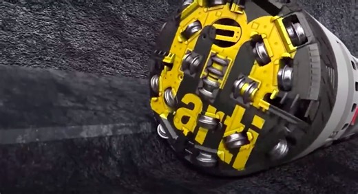 China's mega TUNNEL BORING MACHINE TBM drills mountains in 24 hours