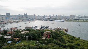 Live: The sea and city beneath Yantai Mountain in Shandong Province