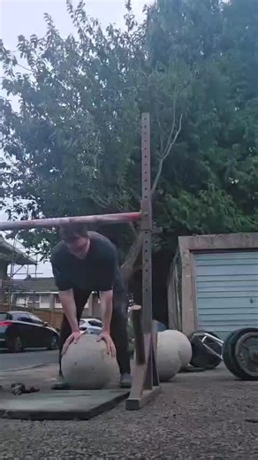 5x100kg atlas stone. Training one fluid movement #gym #strongman #stones #homegym