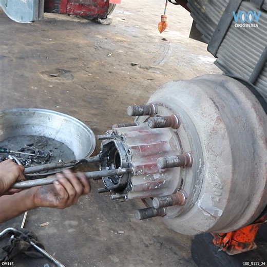 How to Inspect and Service a Truck Wheel Hub | Voov Repairs