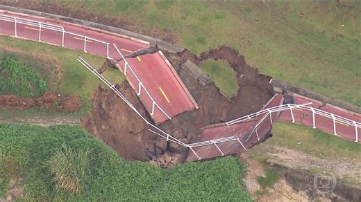 Trecho da Ciclovia Tim Maia desaba na Zona Sul do Rio