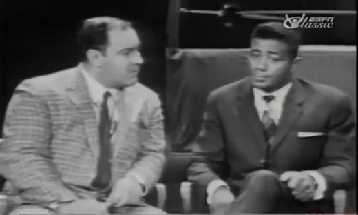 🗓 #OnThisDay — 1st February 1965 Floyd Patterson defeated George Chuvalo via 12-round unanimous decision in New York City. 📍 Madison Square Garden 📊 Scores: 6-5-1, 7-5, 8-4 💰 A landmark night at the box office: • Live gate: $166,423 • Theatre TV: $600,000 At the time, it was the richest non-title fight in boxing history — a huge commercial success and a reminder of Patterson’s enduring star power in the heavyweight era. #Boxing #History #OnThisDay #FloydPatterson #GeorgeChuvalo #HeavyweightH