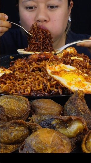 bone marrow inside tripe pocket🔥 #mukbangpari#mukbang #eatingshow#nepalifood #bonemarrow#spicygravy