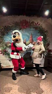Stephanie Meeting Santa Goofy During 2025 Cast Member Christmas Party At Disneyland Paris!