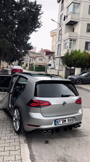 Exploring the Volkswagen Golf 7.5 R Line Specs