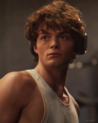 𝒔𝒖𝒔𝒑𝒆𝒄𝒕 #wolfpack #wolfpackedit #wolfpackedits #wolfpackseries #harlanbriggs #harlanbriggsedit #teorias #teory #series #scene #fyp #viral #fy