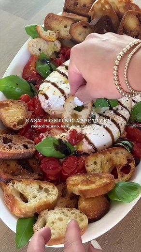 roasted tomato, basil, burrata with toasty crostinis — the perfect easy appetizer for almost any hosting occasion 🍅🌿 INGREDIENTS - baby tomatoes of your choice - basil - burrata - french baguette - balsamic glaze - olive oil - garlic - salt pepper STEPS slice your baby tomatoes & toss with olive oil, salt, pepper, garlic powder in your baking dish. on another tray, place thin slices of your bread, drizzle with olive oil, & toss to evenly distribute. roast in the oven at ~425° for 15-20 minutes