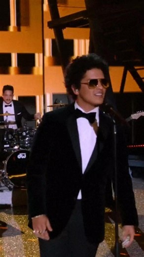 Bruno Mars e 24K Magic no Victoria's Secret Fashion Show