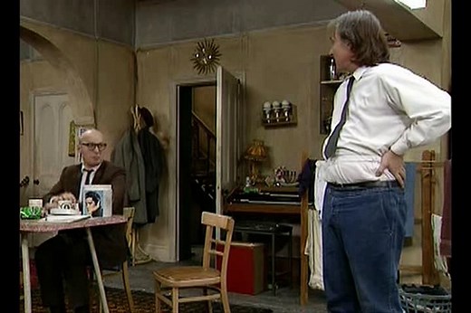 Bottom S03E03 - Break