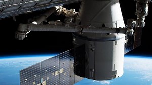 Alien-Video aufgetaucht!: Fliegt HIER ein Ufo neben der ISS?