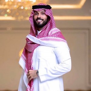مالك جرير محمد العقيل:لدي خطة لأبنائي وبناتي بعد التخرج؛ أبدأ بمنحهم 500 ألف ريال ليخوضوا تجربة التجارة بأنفسهم، وبعد مرور 3 سنوات أقدم لهم دعماً أكبر يتراوح بين 3 إلى 10 ملايين ريال، ثم أقيم نتائجهم لأرى ما إذا كانوا يمتلكون الفكر الاستثماري أم لا