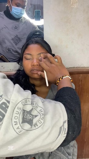 14K views · 355 reactions | ✨ Quelques petits conseils pour que votre rendez-vous se déroule parfaitement chez Ny Tia-Art Beauty & Cosmetics ! ☺️En même temps, je réalise la mise en beauté de Vola pour son grand jour 懶 ✨Suivez la vidéo jusqu’à la fin pour découvrir tous les avantages d’un maquillage professionnel le jour de votre mariage . | Ny Tia-Art beauty et Cosmetics | Facebook