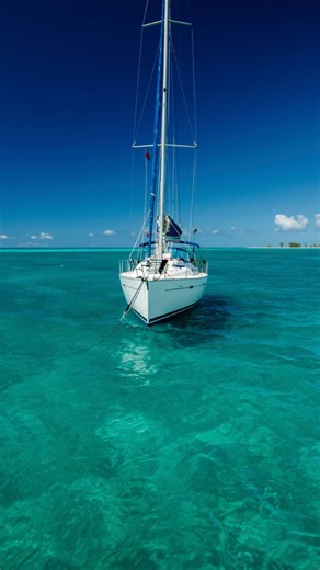⚓ One-Week BVI Sailing Route 📍Tortola (Road Town or Nanny Cay) → charter base / starting point 📍Norman Island – The Caves & Willy T floating bar 📍Peter Island or Cooper Island – relaxed anchorages and beach bars 📍Virgin Gorda – visit The Baths, then sail to North Sound (Bitter End Yacht Club area) 📍Anegada – optional longer sail (north) for lobsters and flat coral island vibes 📍Jost Van Dyke – Soggy Dollar Bar, Foxy’s 📍Back to Tortola – usually by the last evening or early morning 🌬️ Why