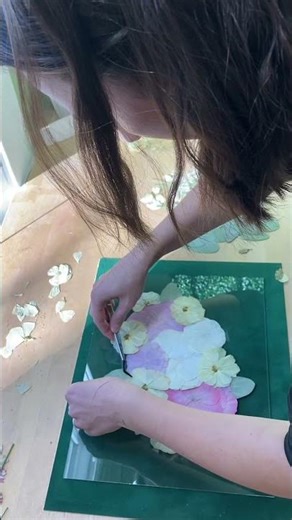 Simple wedding bouquet preserved in the 11x14 light wood with green velvet background 🤍💐