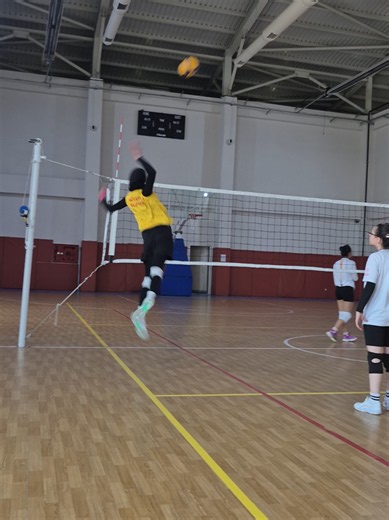 4 metre file voleybol vuruşu — kısa gösteri