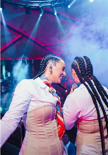 Un placer trabajar con estas grandes artistas para su concierto de Cádiz en sala Momart🩷 @LAS RODES @Amara Rodes @Coral #braids #concierto #alma