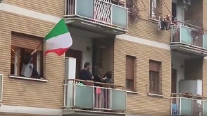 13 marzo 2020: l'inno di Mameli dai balconi di tutta Italia